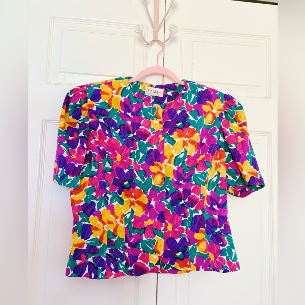 VINTAGE PAPÉLL BOUTIQUE | Vibrant Floral Short Sleeve Blouse.